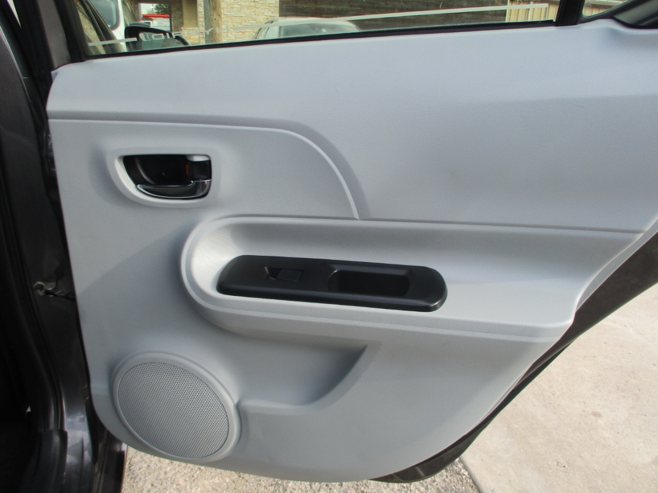 Toyota Prius c 5dr HB Three (Natl) 2012