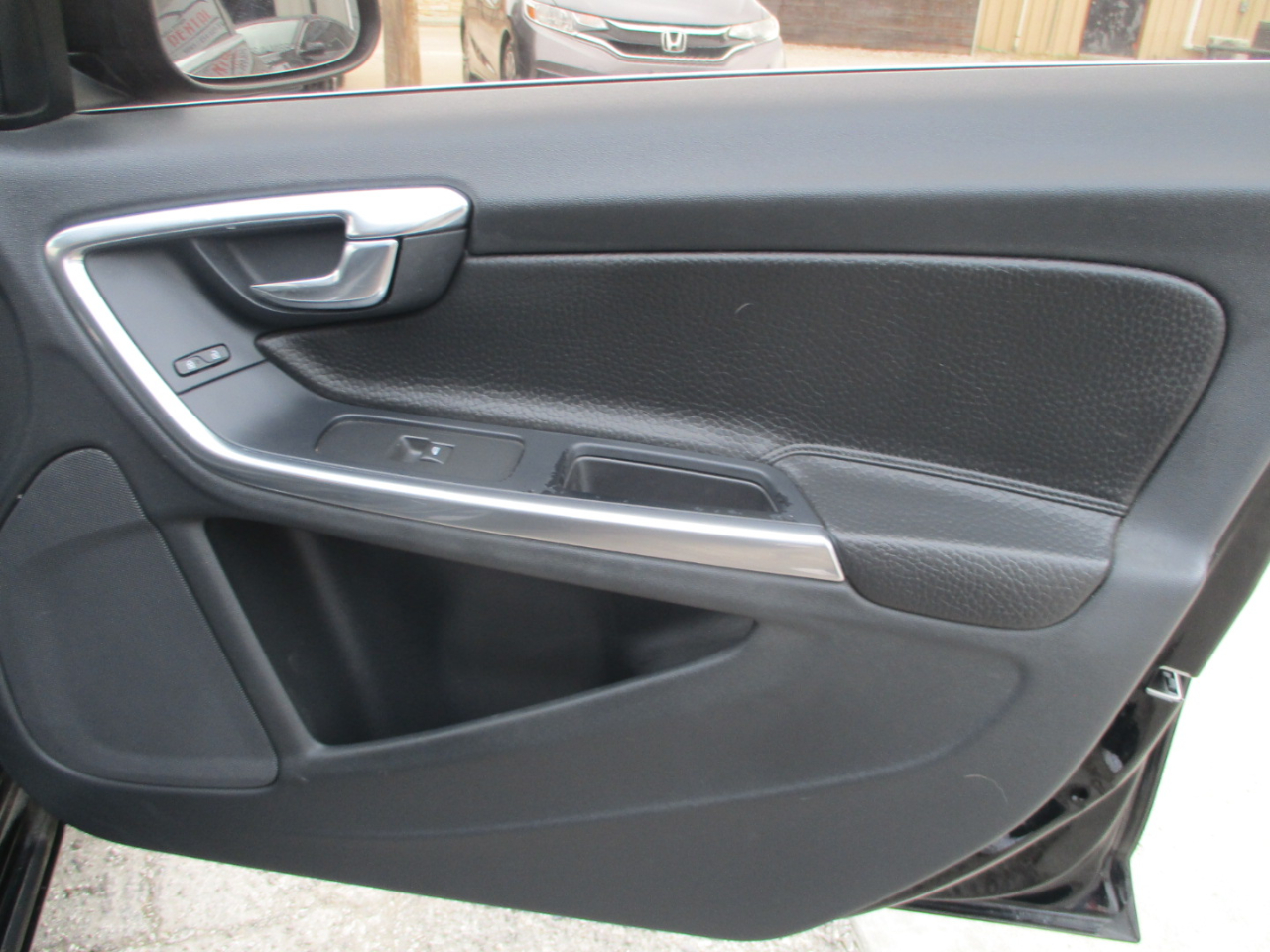 Volvo S60 FWD 4dr Sdn T5 2012