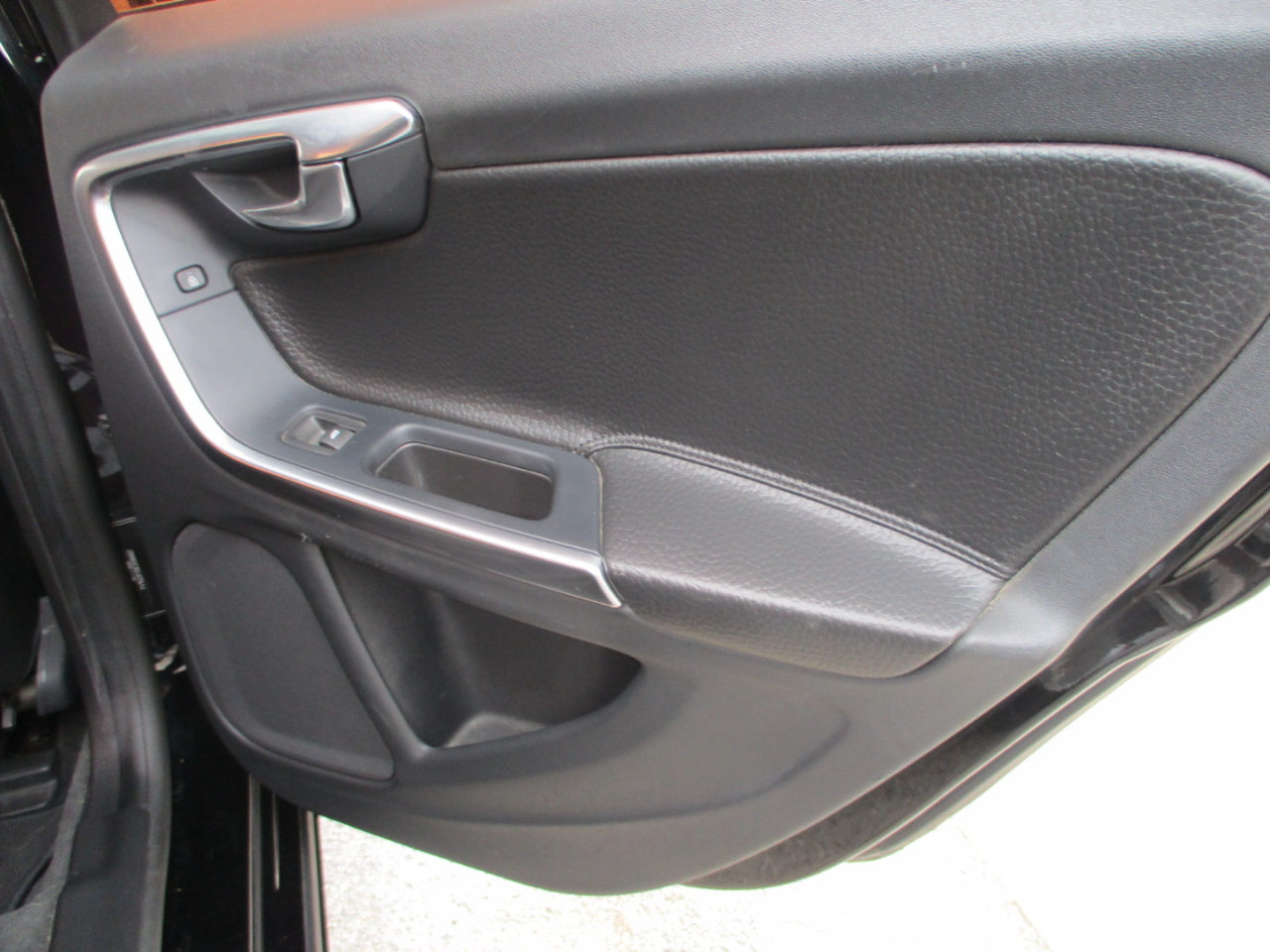 Volvo S60 FWD 4dr Sdn T5 2012