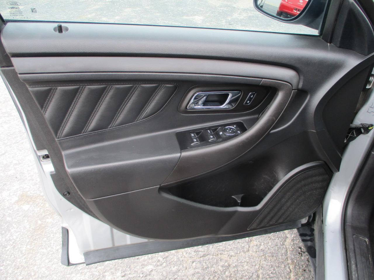 Ford TAURUS SE  2016