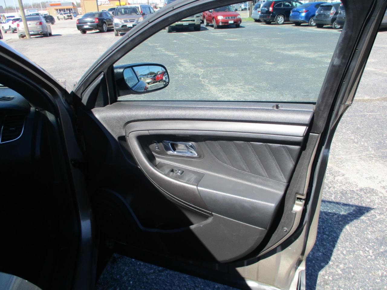 Ford TAURUS SE  2016