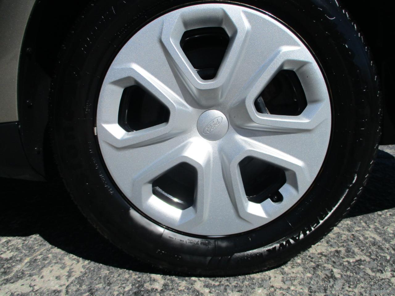 Ford TAURUS SE  2016