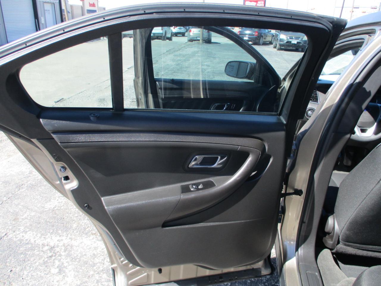 Ford TAURUS SE  2014