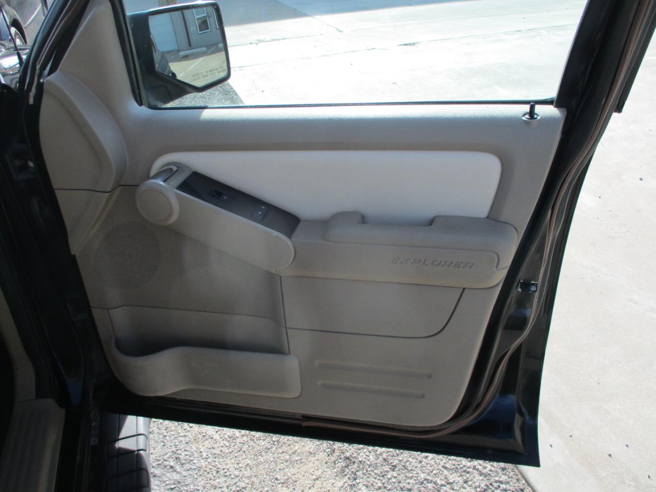 Ford Explorer Sport Trac RWD 4dr Limited 2010