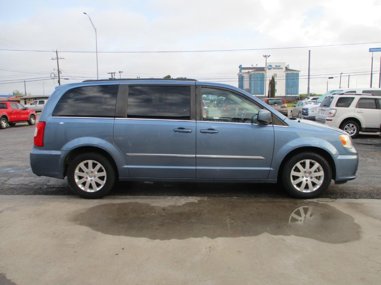 Chrysler Town & Country 4dr Wgn Touring 2012
