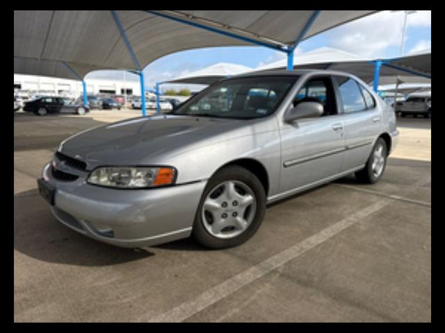 Silver 2001 Nissan Altima GXE Sedan Front-Wheel Drive
