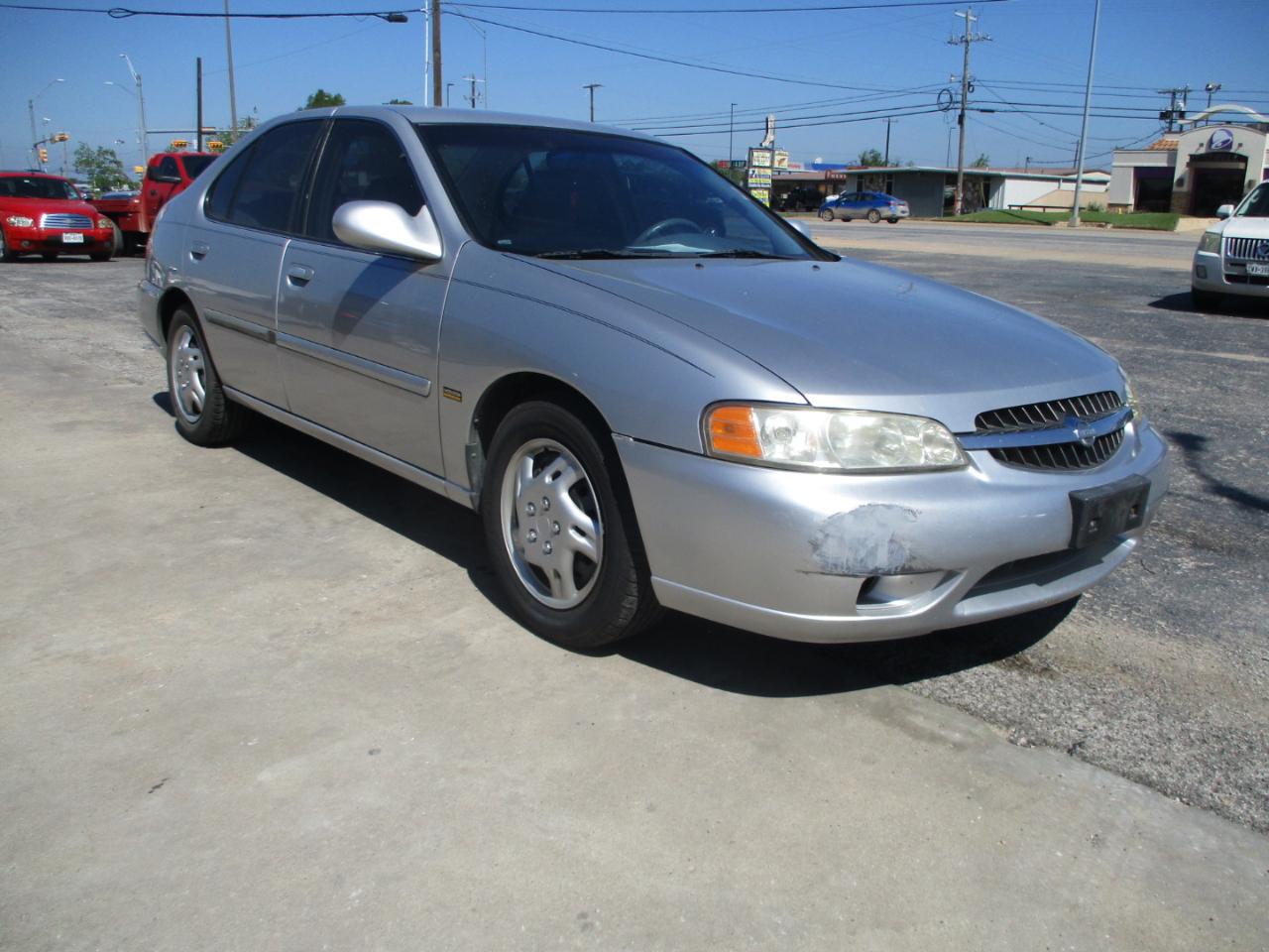 Nissan Altima 4dr Sdn GXE Auto 2001