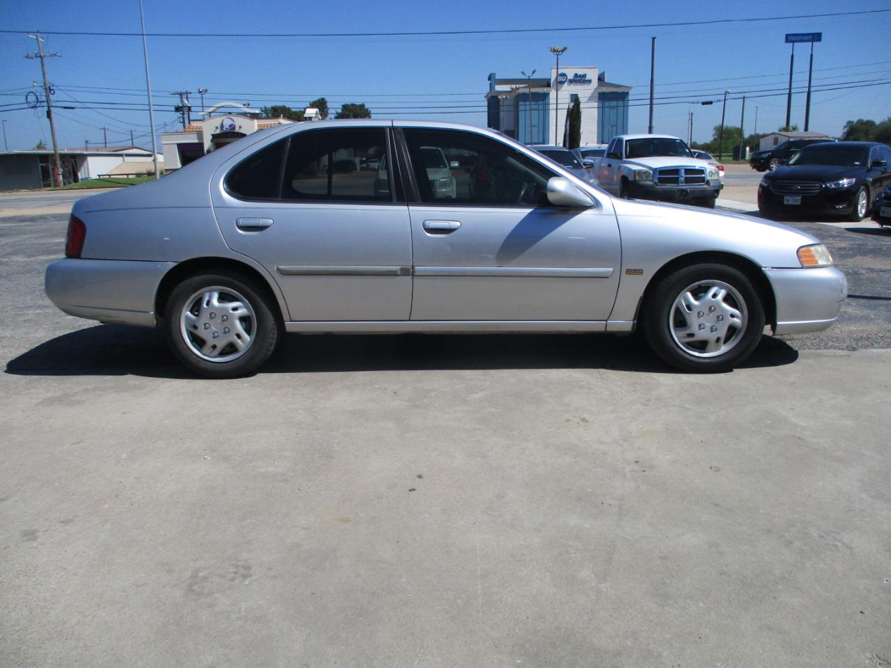 Nissan Altima 4dr Sdn GXE Auto 2001