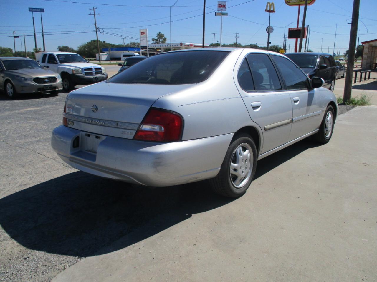 Nissan Altima 4dr Sdn GXE Auto 2001