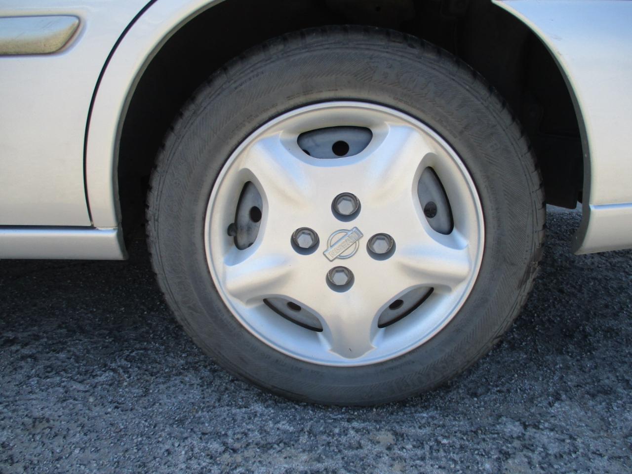 Nissan Altima 4dr Sdn GXE Auto 2001