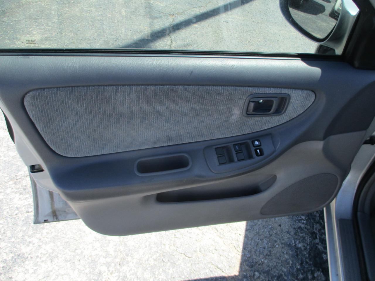 Nissan Altima 4dr Sdn GXE Auto 2001