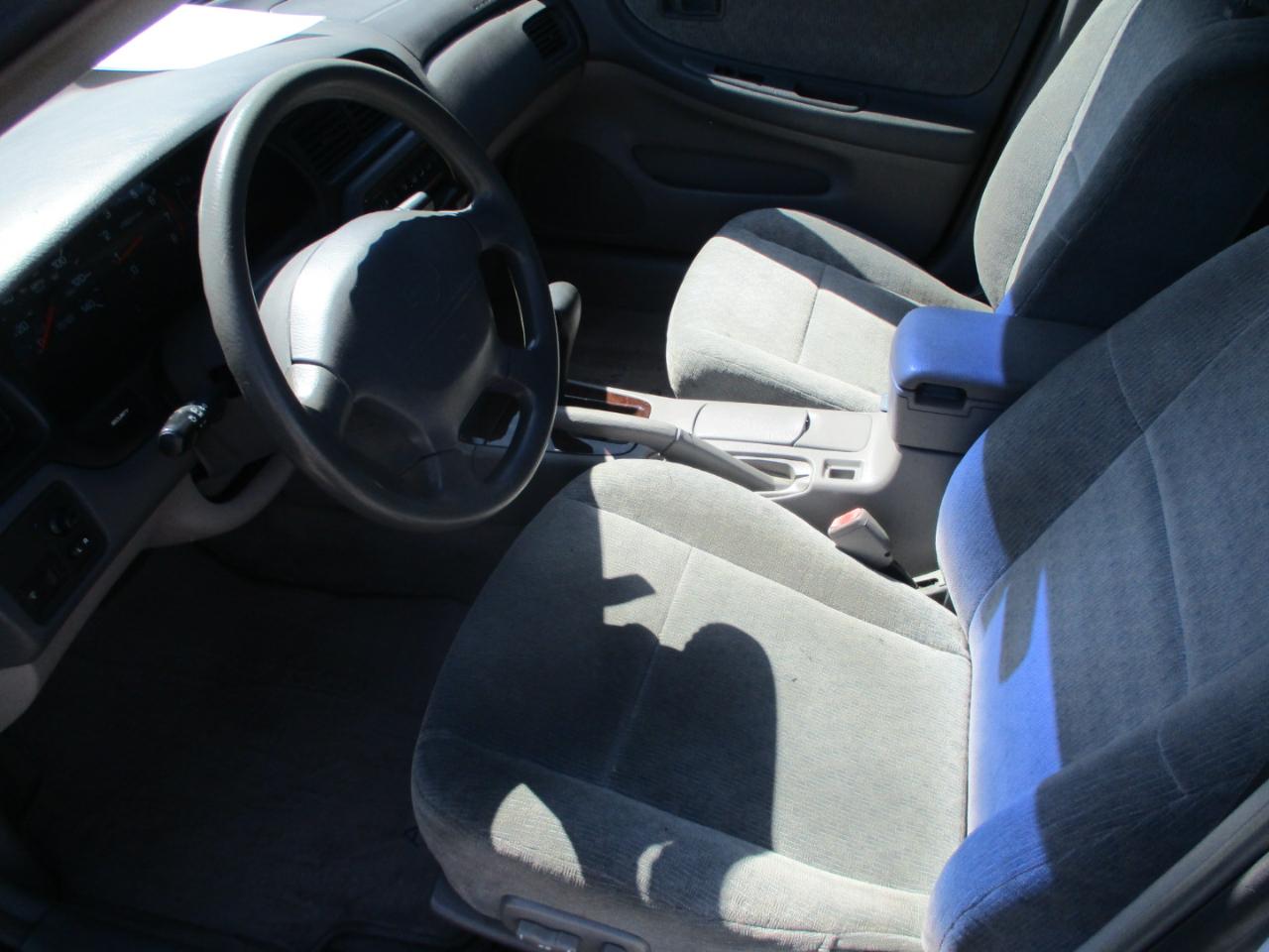 Nissan Altima 4dr Sdn GXE Auto 2001