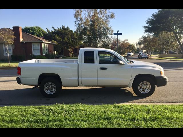 White 2006 Dodge Dakota ST Club Cab RWD Pickup Truck Rear-Wheel Drive