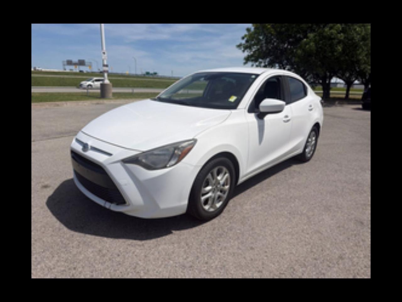 Toyota Yaris iA Auto (Natl) 2017