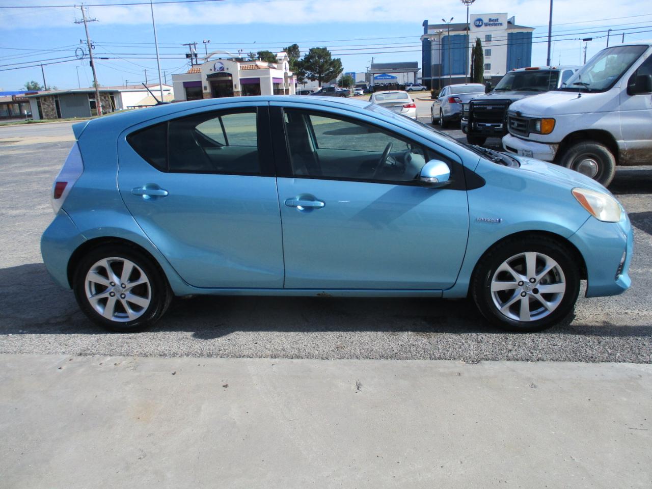 Toyota Prius c 5dr HB Three (Natl) 2012
