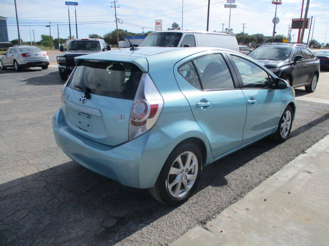 Toyota Prius c 5dr HB Three (Natl) 2012