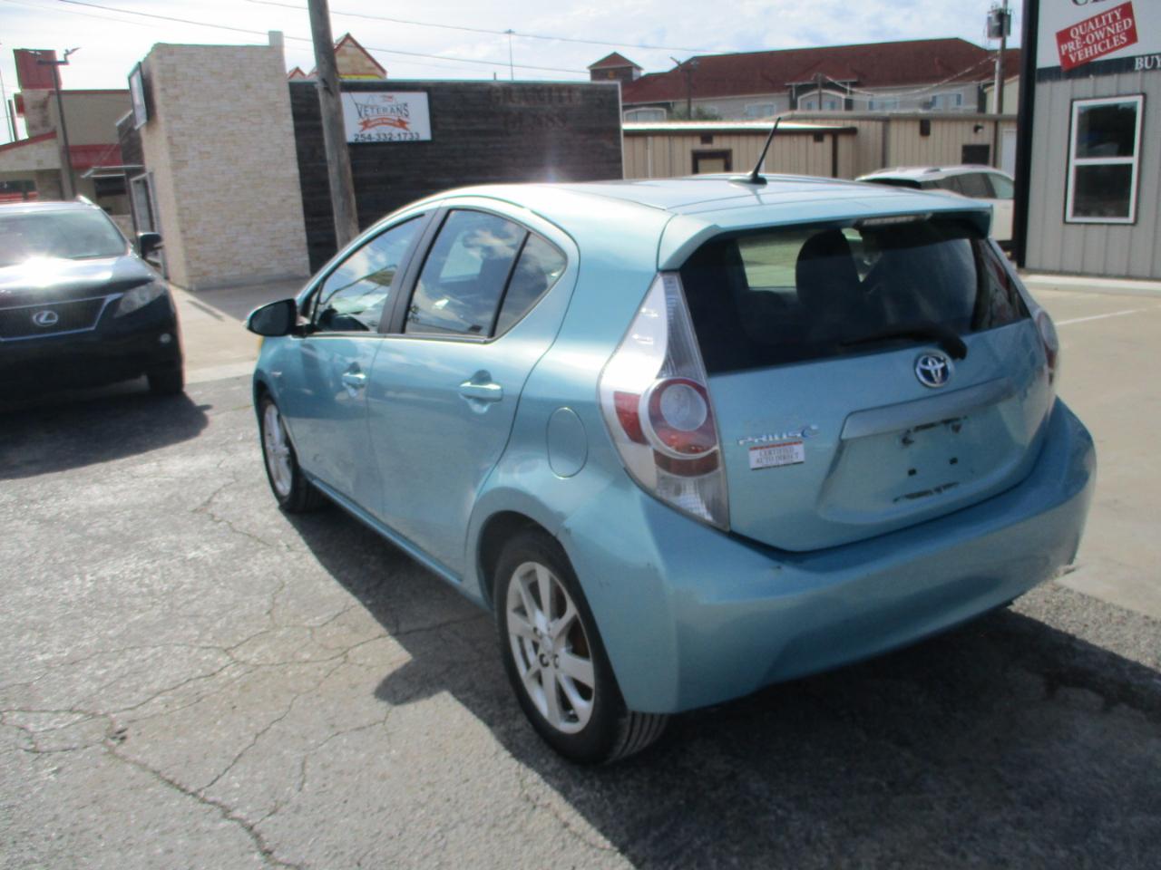 Toyota Prius c 5dr HB Three (Natl) 2012