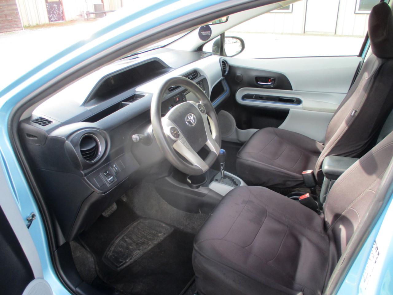 Toyota Prius c 5dr HB Three (Natl) 2012
