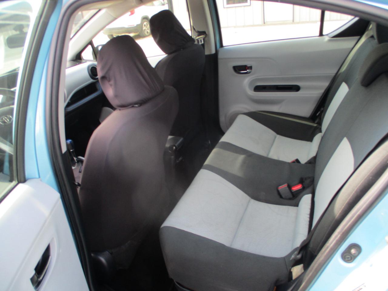 Toyota Prius c 5dr HB Three (Natl) 2012