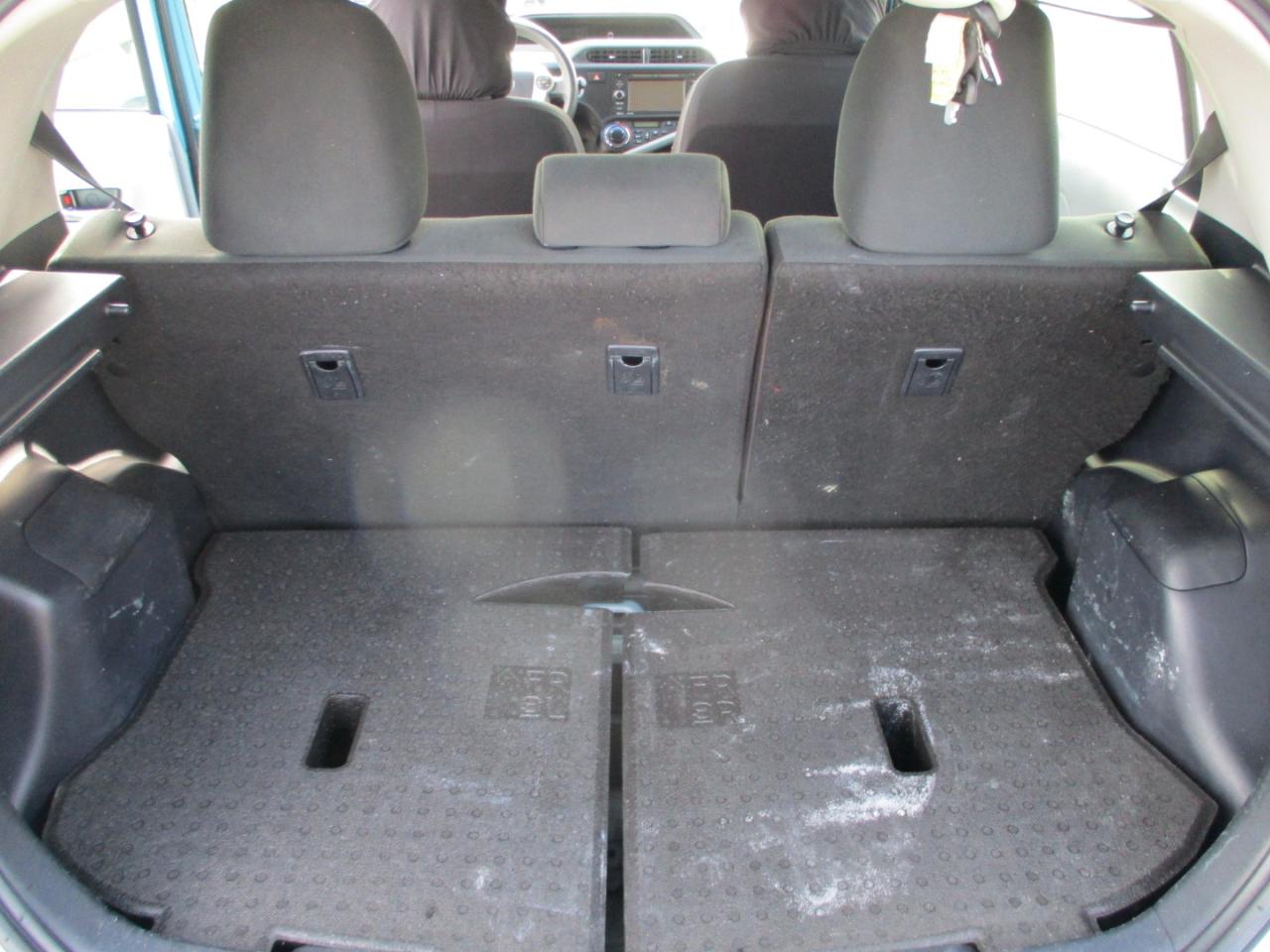 Toyota Prius c 5dr HB Three (Natl) 2012