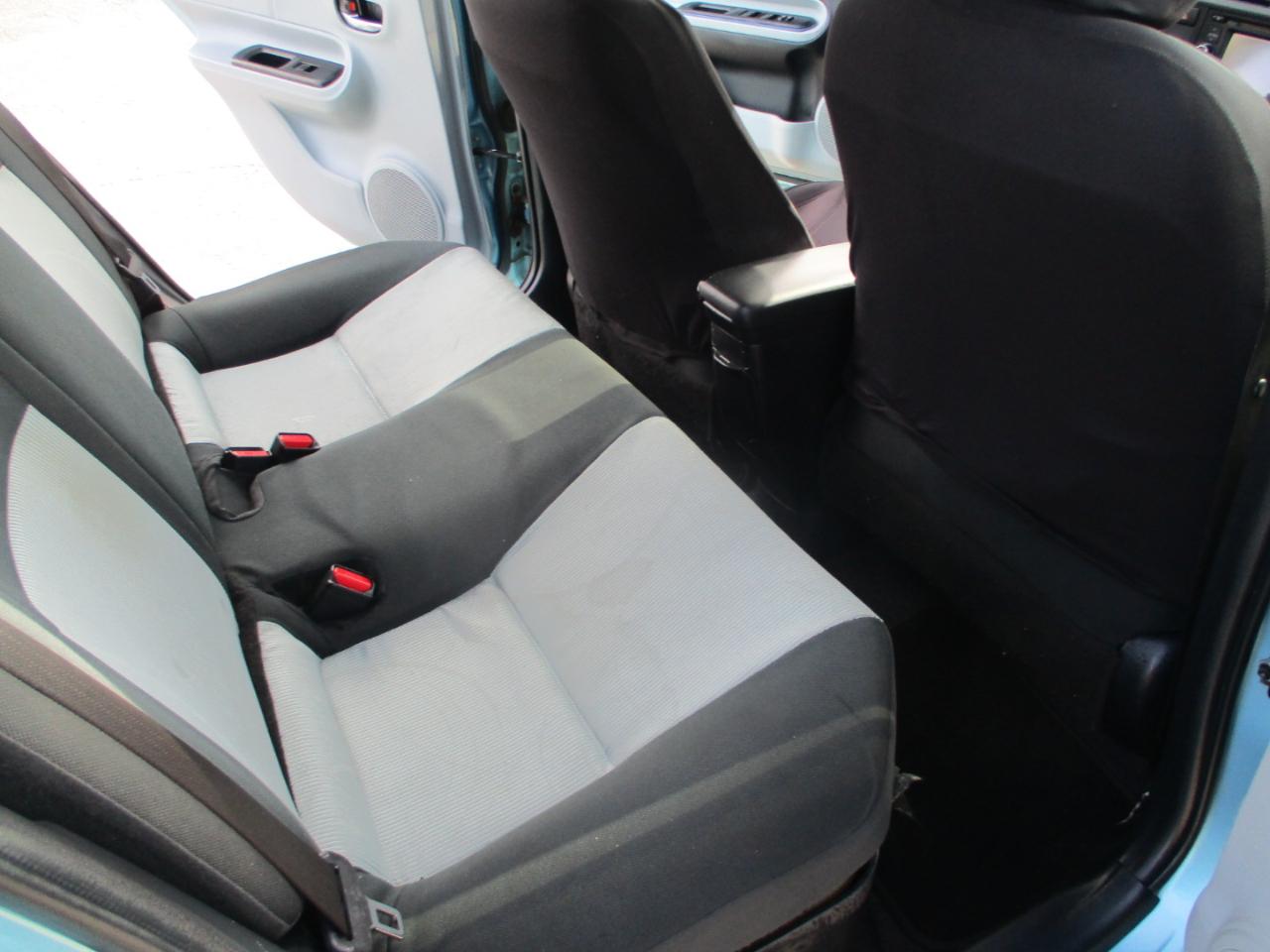 Toyota Prius c 5dr HB Three (Natl) 2012