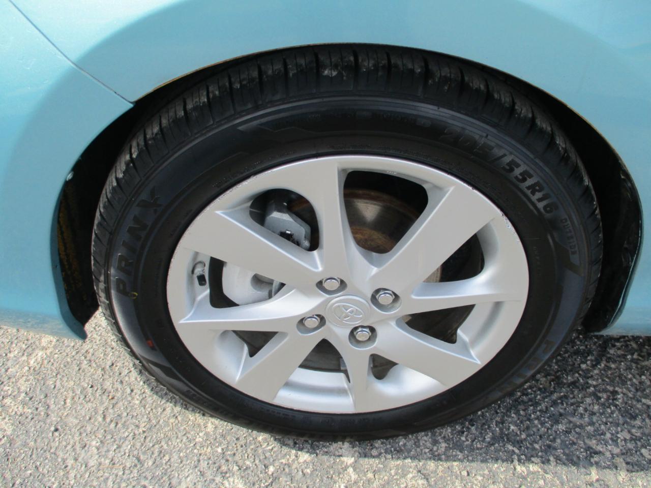 Toyota Prius c 5dr HB Three (Natl) 2012