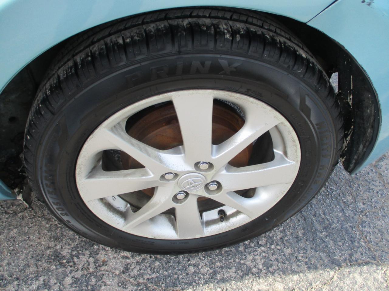 Toyota Prius c 5dr HB Three (Natl) 2012