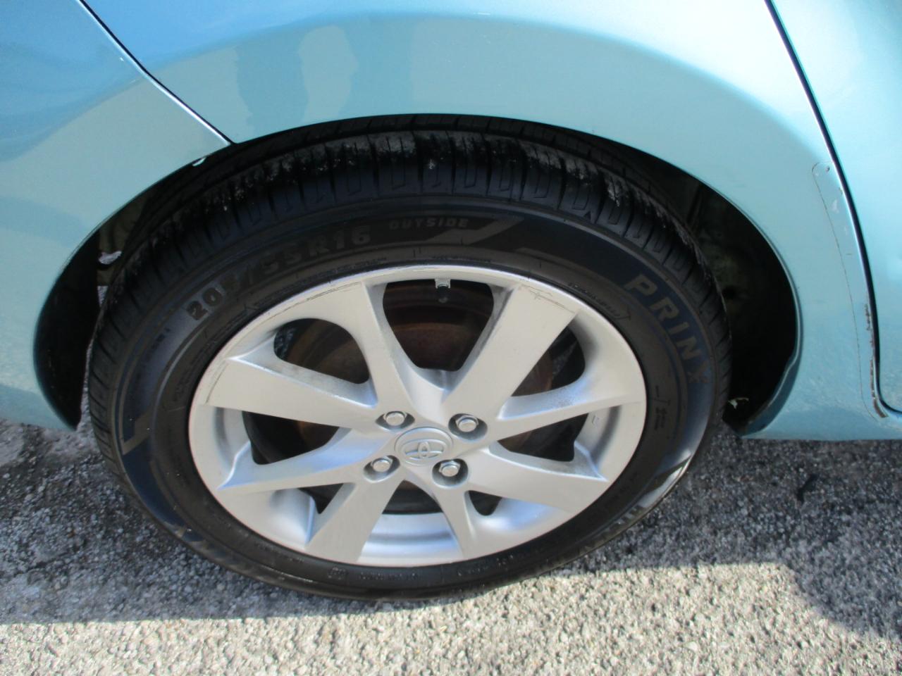 Toyota Prius c 5dr HB Three (Natl) 2012