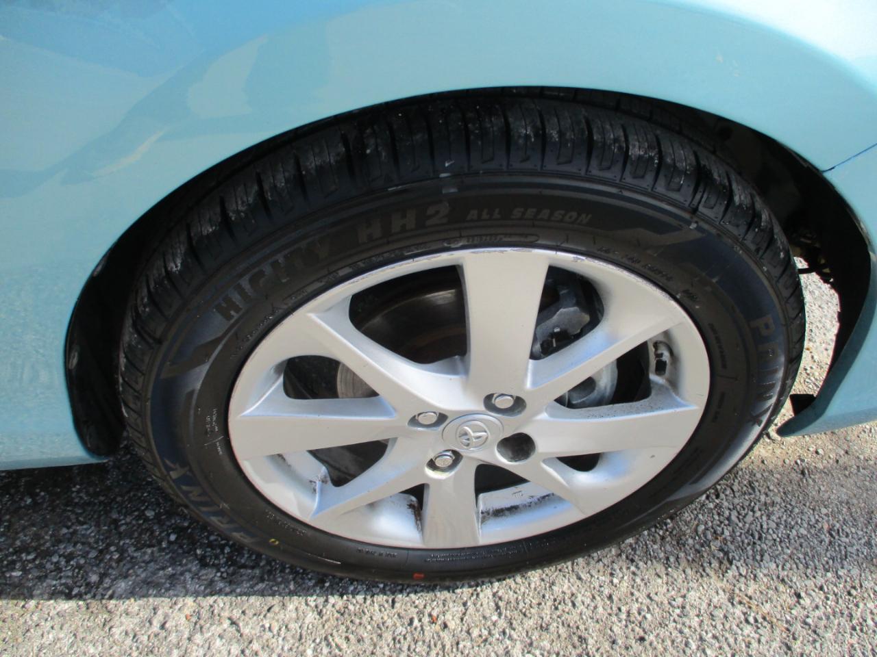 Toyota Prius c 5dr HB Three (Natl) 2012