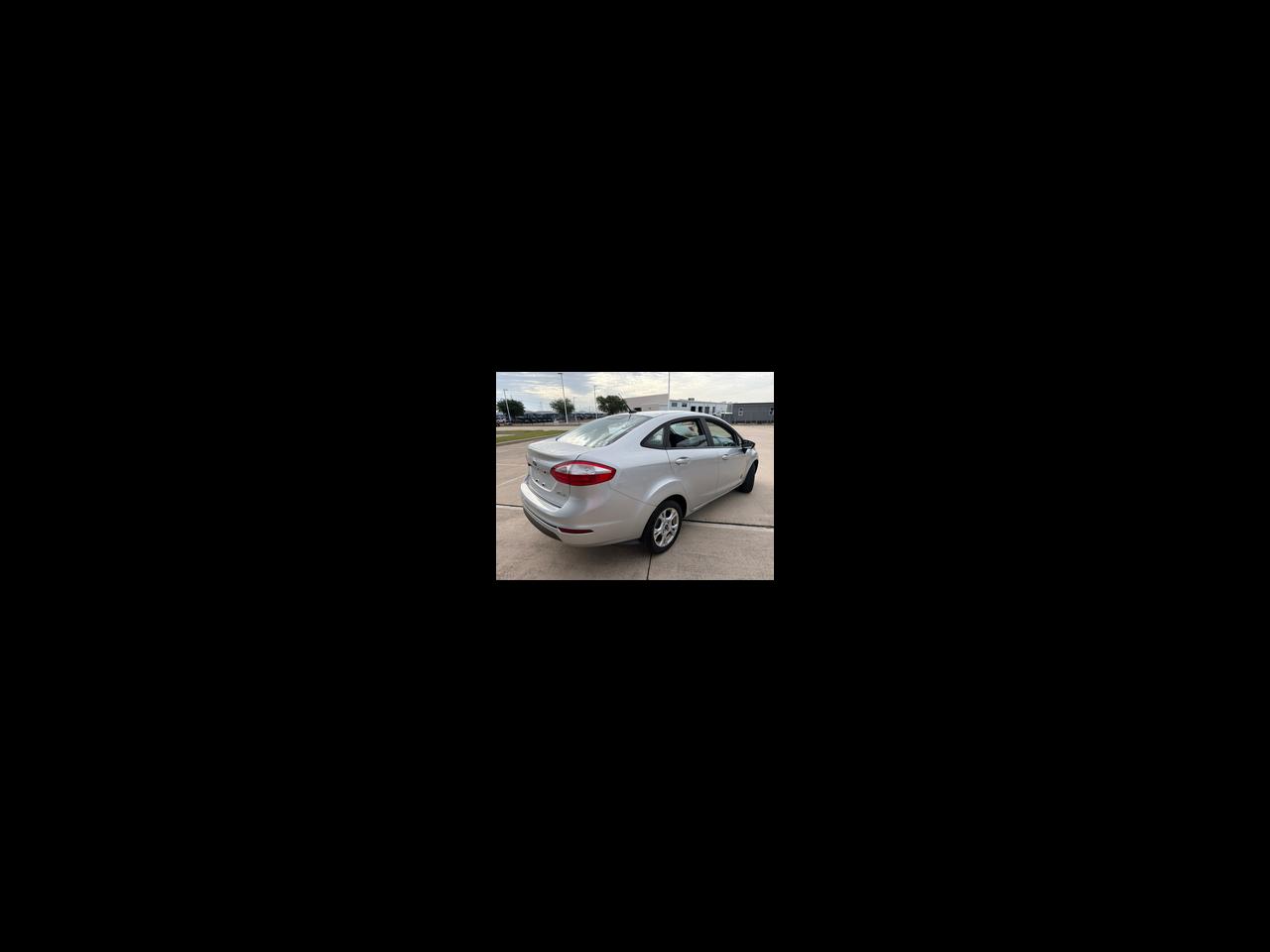 2015 Ford Fiesta 4dr Sdn SE