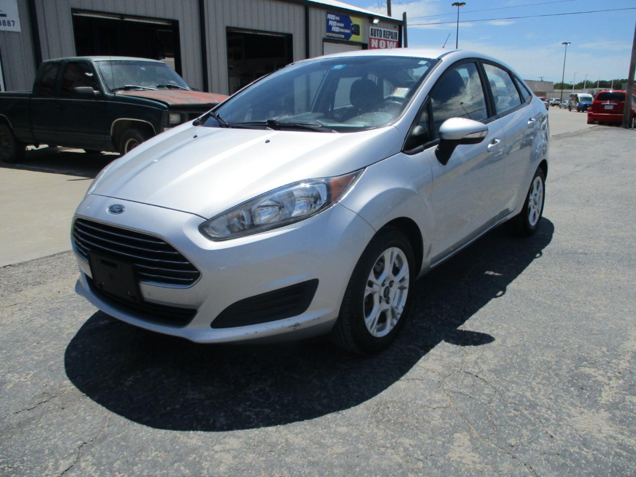 2015 Ford Fiesta 4dr Sdn SE