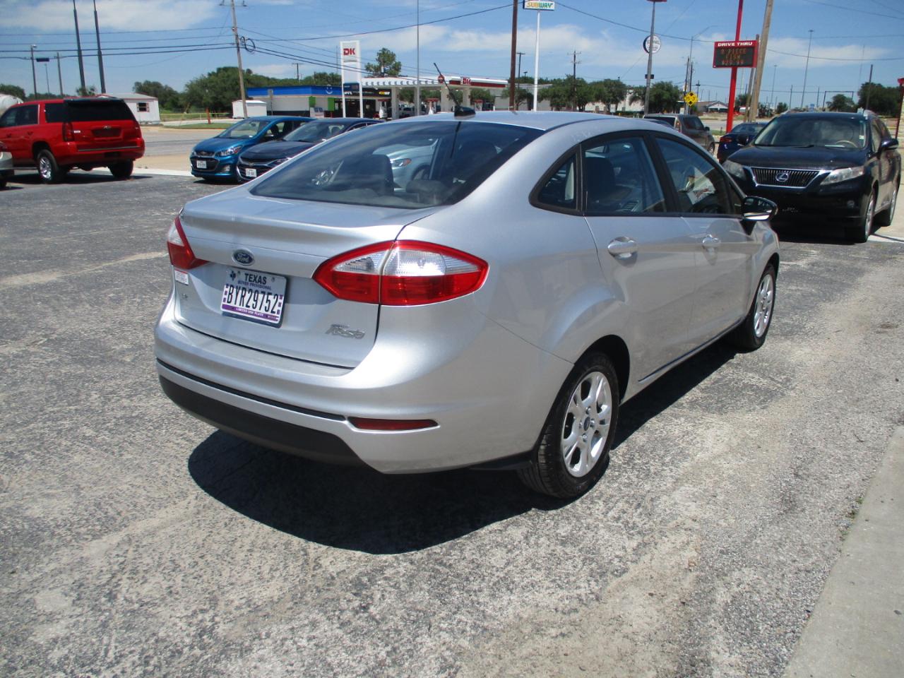 Ford Fiesta 4dr Sdn SE 2015
