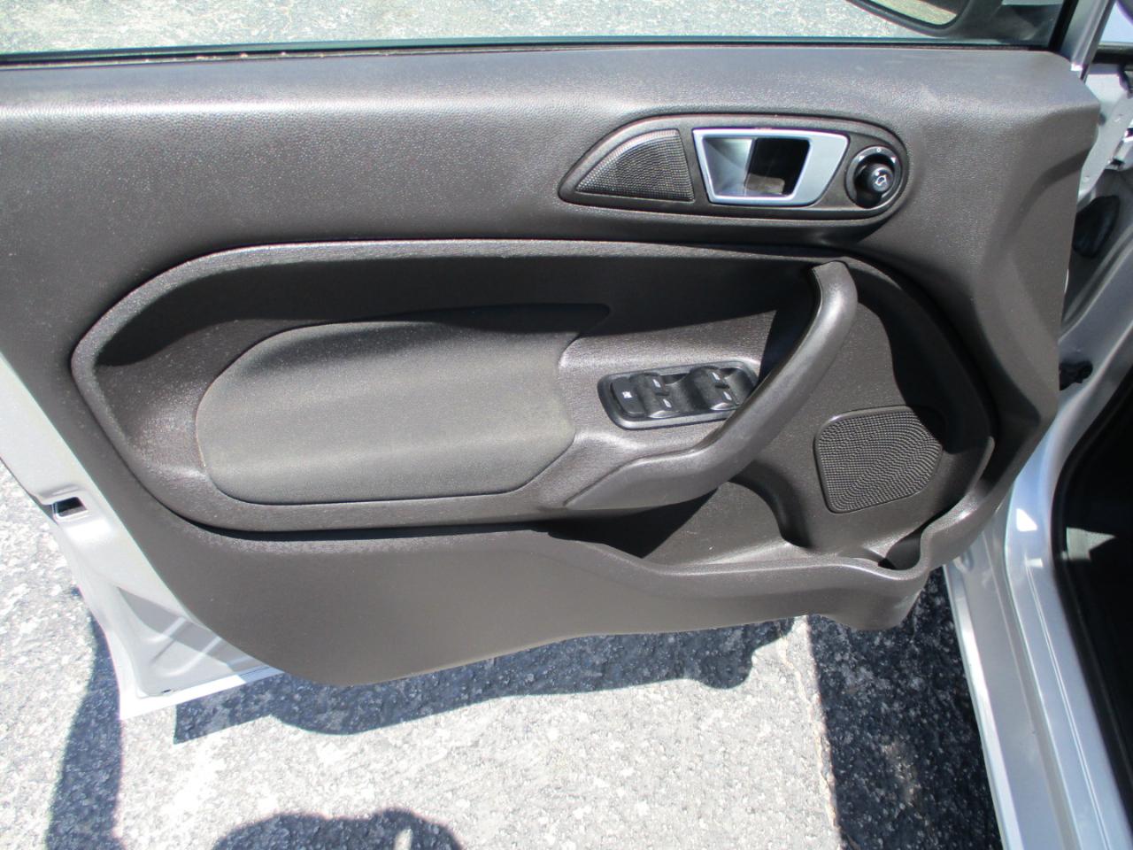 Ford Fiesta 4dr Sdn SE 2015