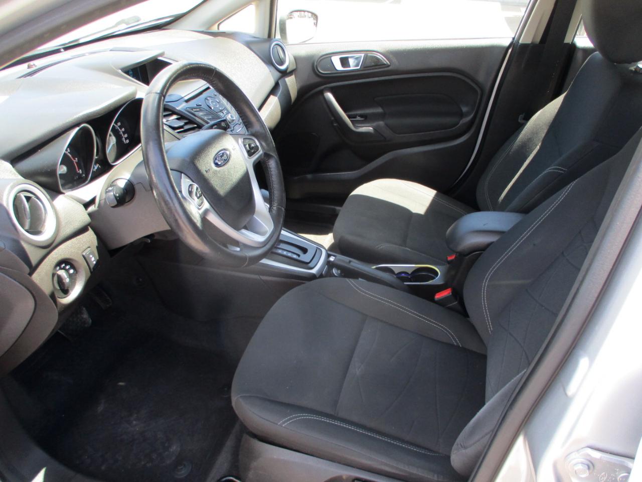 Ford Fiesta 4dr Sdn SE 2015