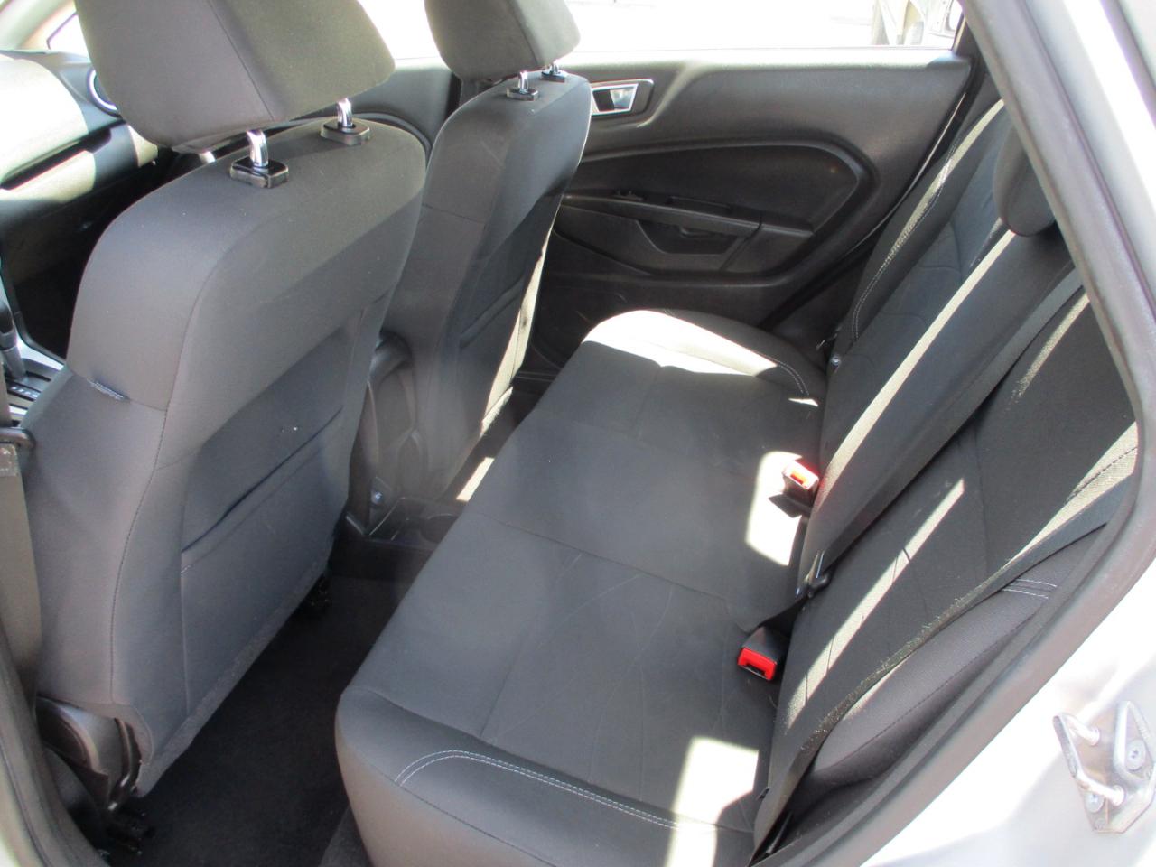 Ford Fiesta 4dr Sdn SE 2015