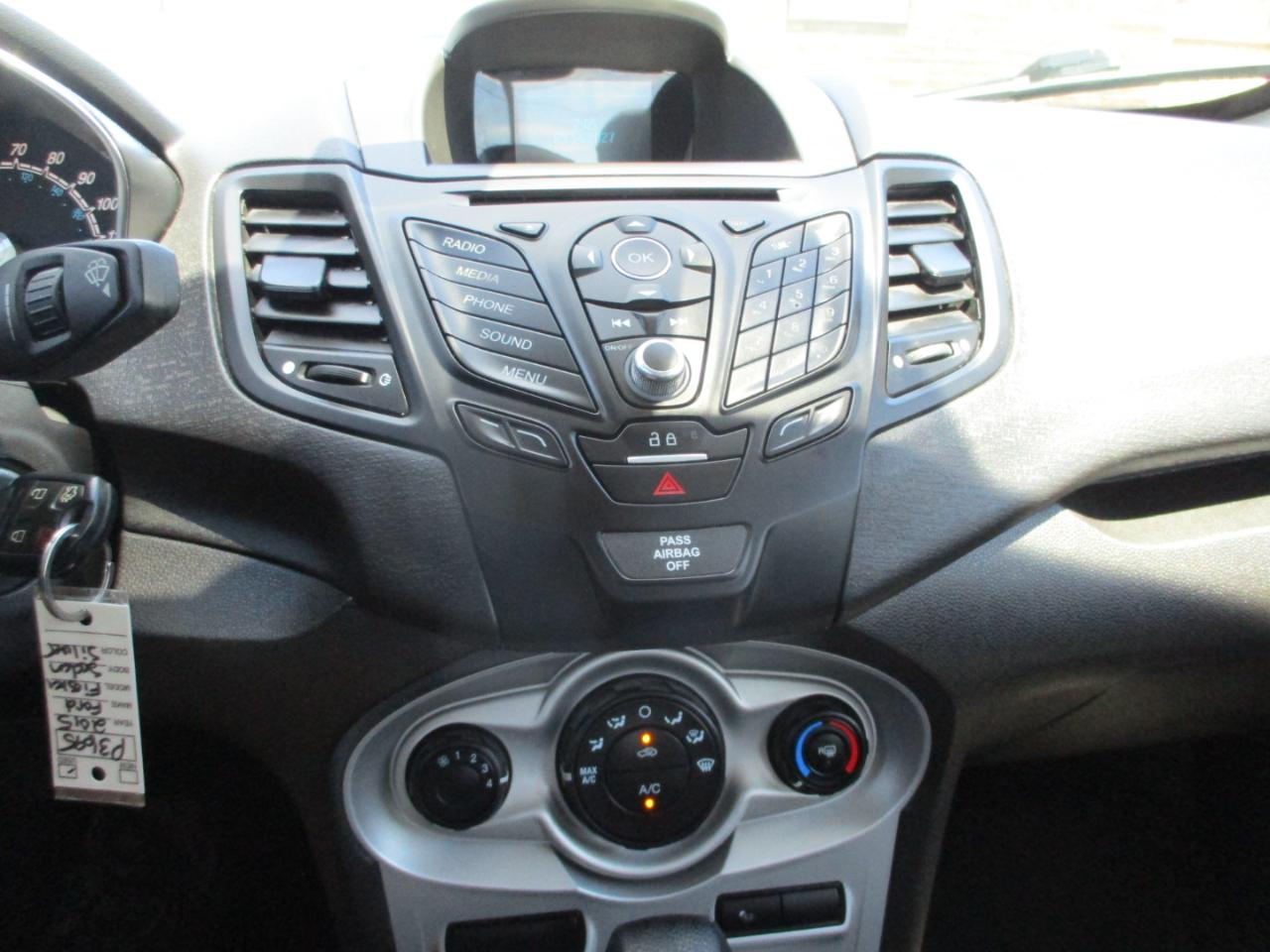 Ford Fiesta 4dr Sdn SE 2015