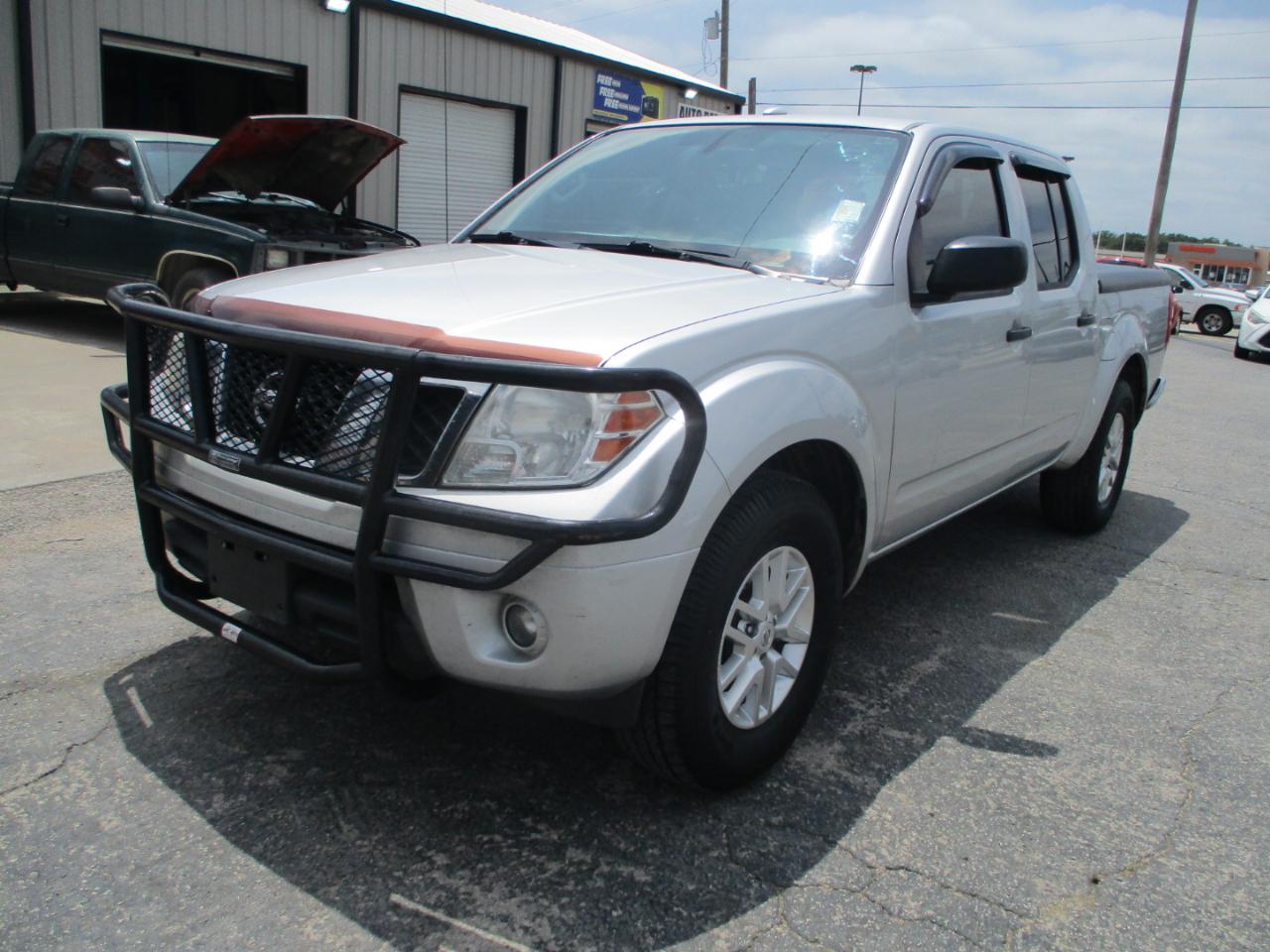 Nissan Frontier 2WD Crew Cab SWB Auto SV 2015