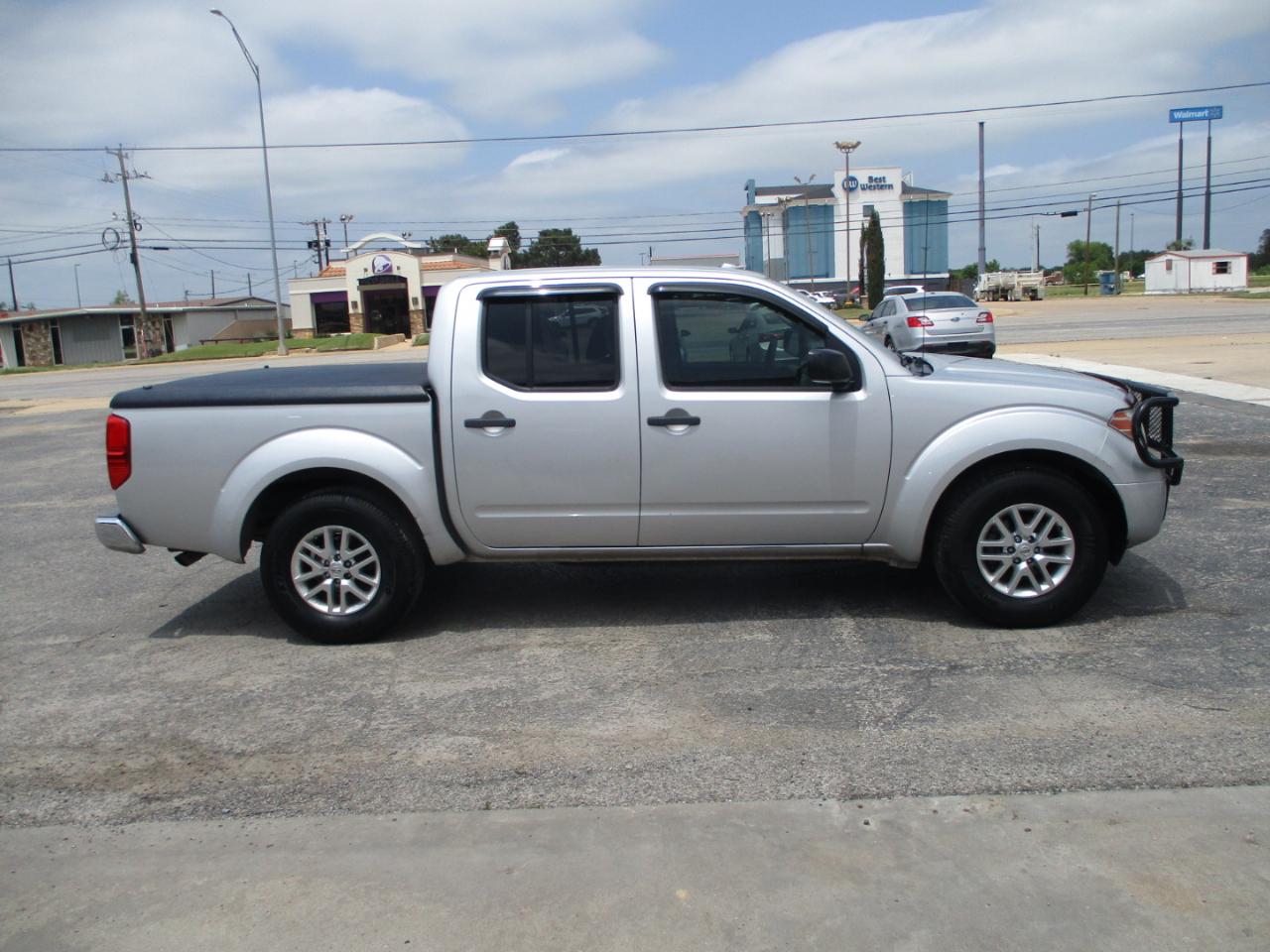 Nissan Frontier 2WD Crew Cab SWB Auto SV 2015