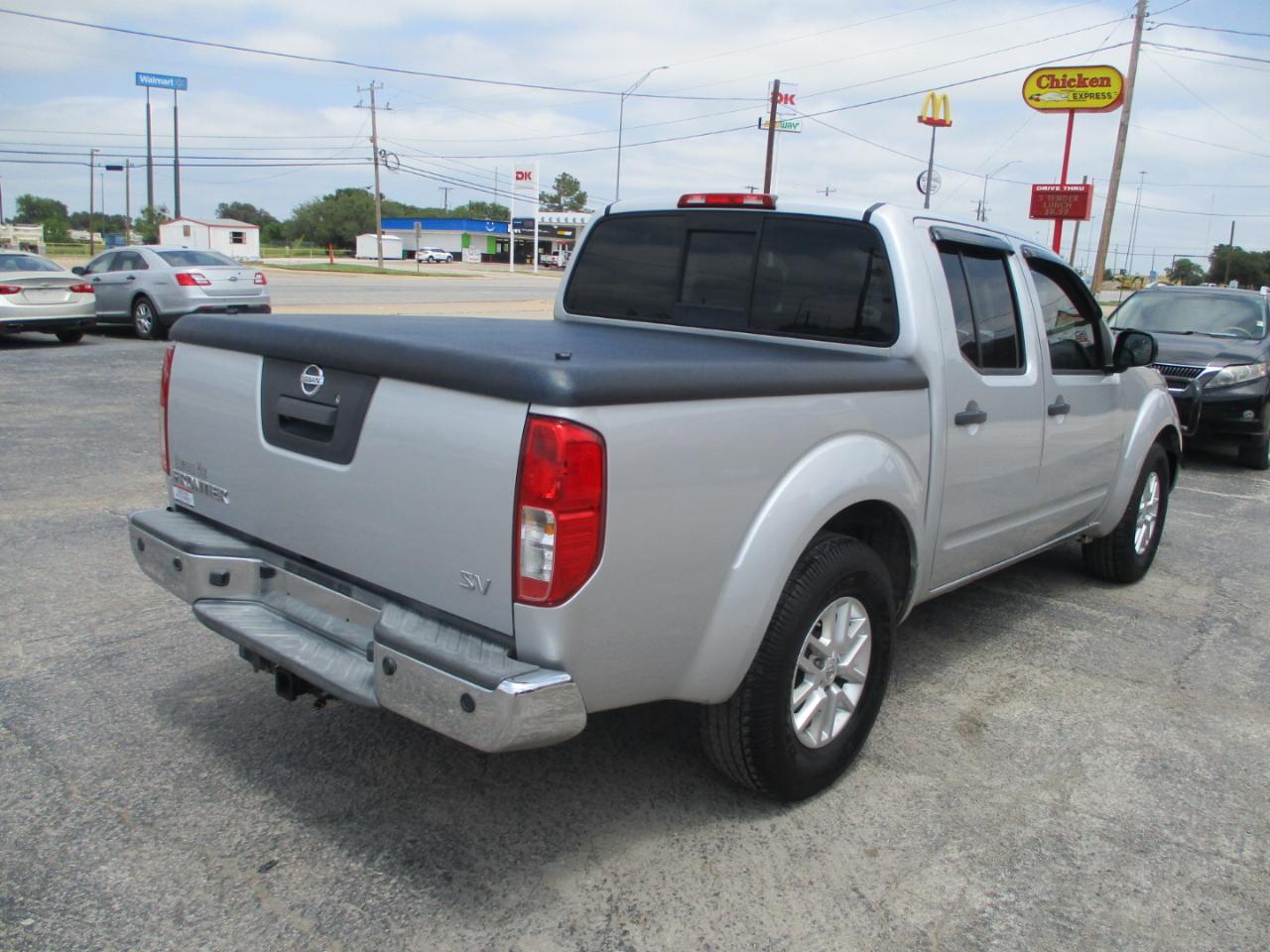 Nissan Frontier 2WD Crew Cab SWB Auto SV 2015