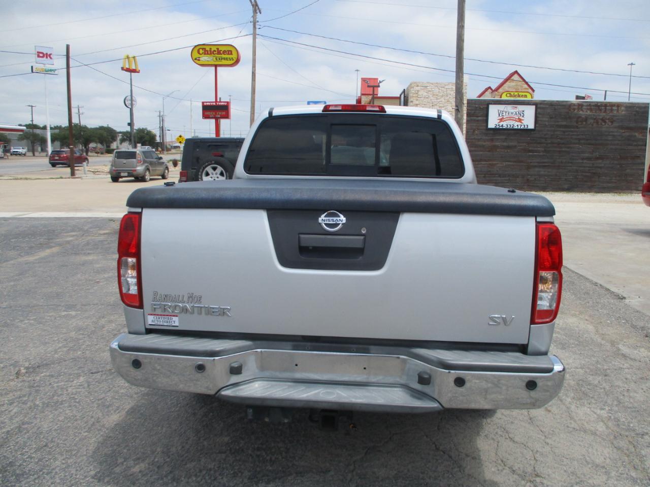 Nissan Frontier 2WD Crew Cab SWB Auto SV 2015