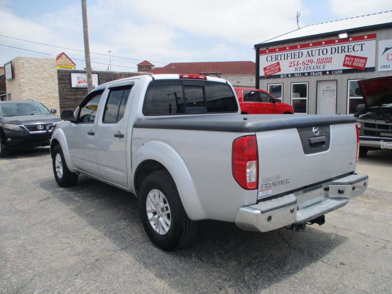 Nissan Frontier 2WD Crew Cab SWB Auto SV 2015