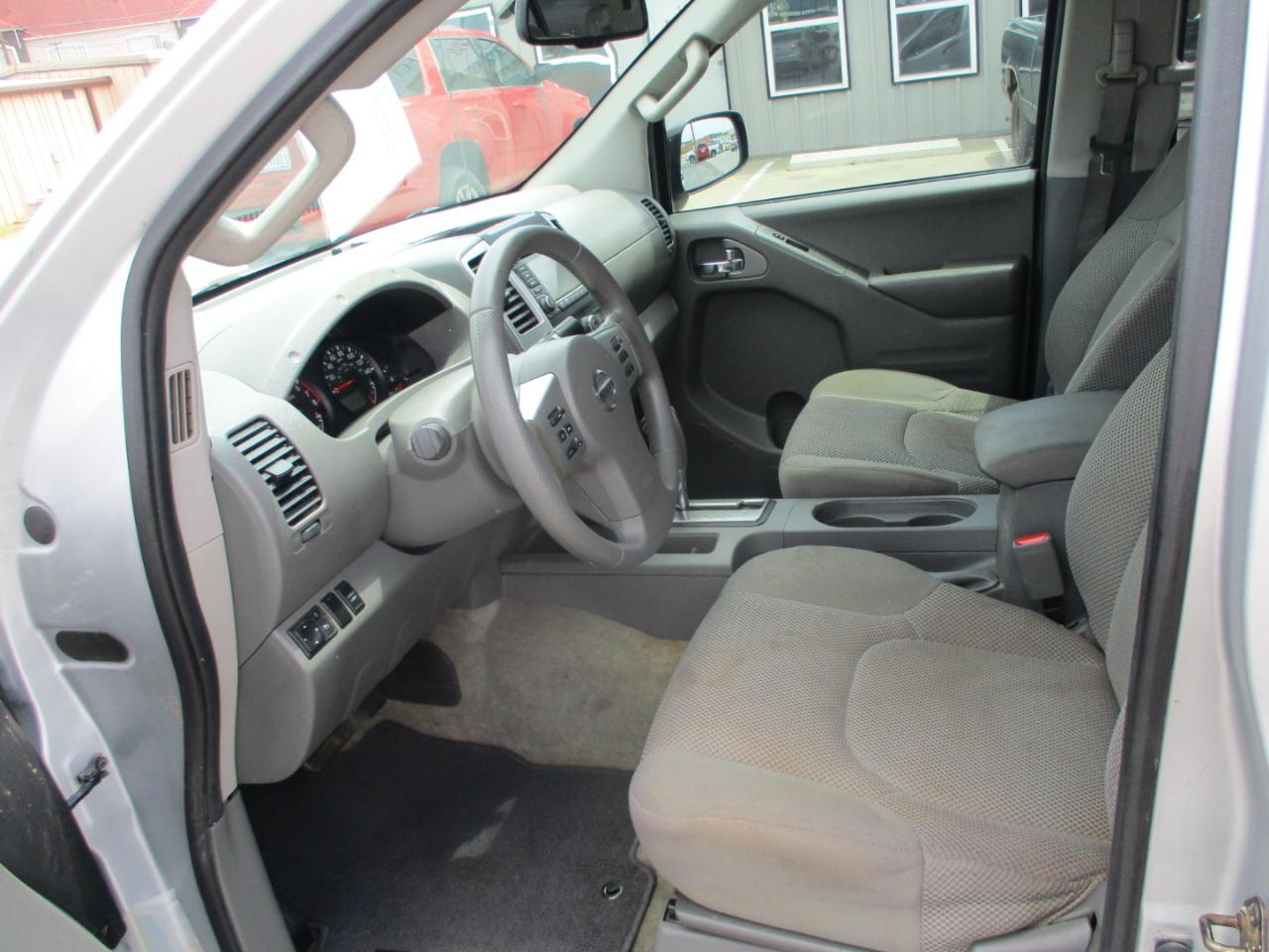 Nissan Frontier 2WD Crew Cab SWB Auto SV 2015