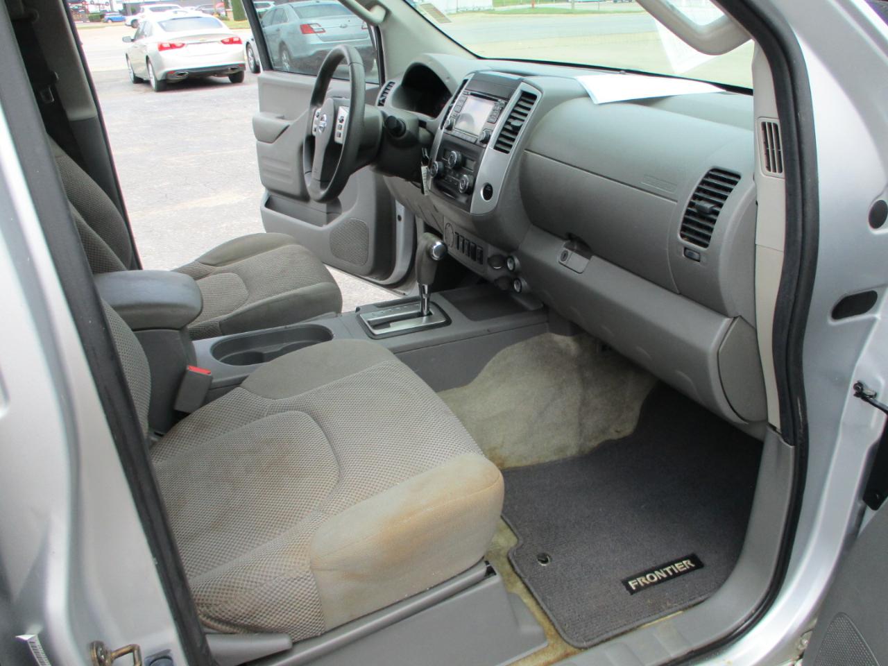 Nissan Frontier 2WD Crew Cab SWB Auto SV 2015