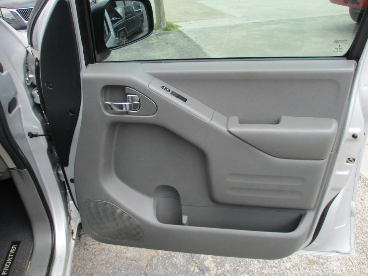 Nissan Frontier 2WD Crew Cab SWB Auto SV 2015