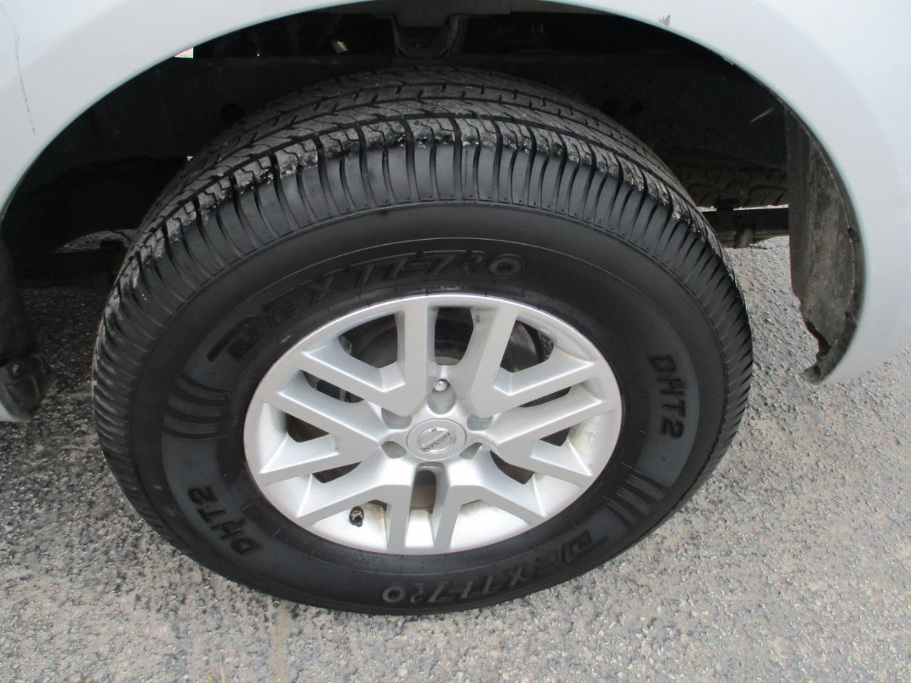 Nissan Frontier 2WD Crew Cab SWB Auto SV 2015