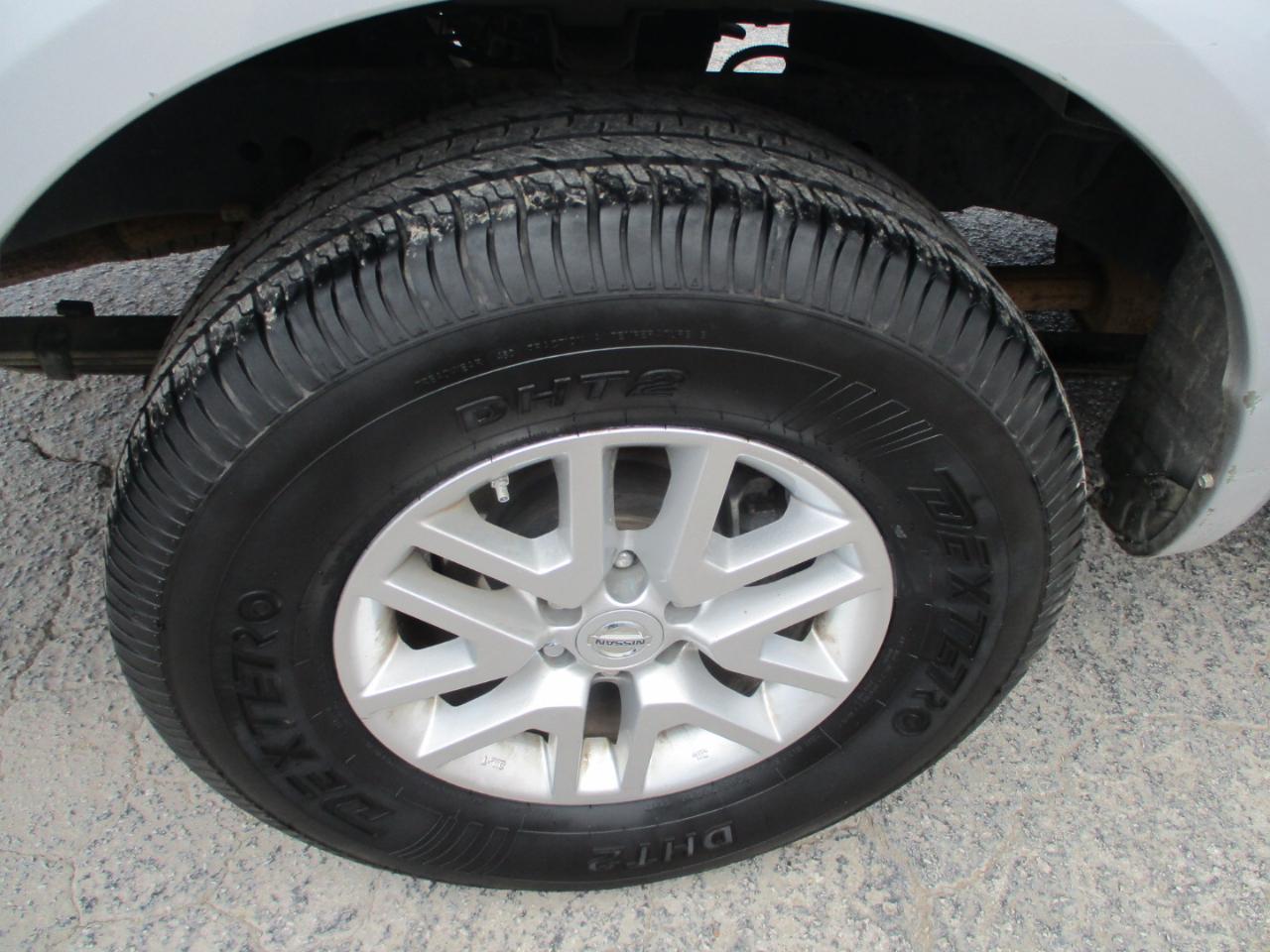 Nissan Frontier 2WD Crew Cab SWB Auto SV 2015