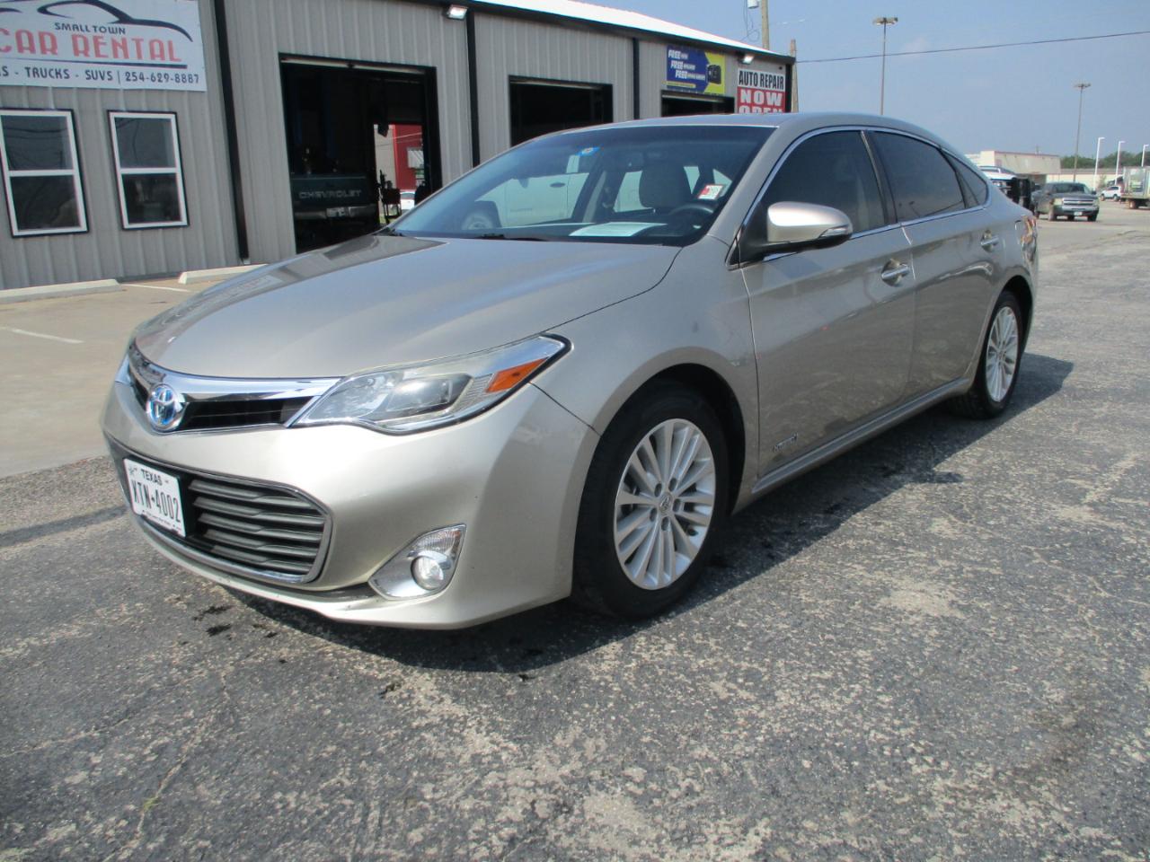 Toyota Avalon Hybrid 4dr Sdn XLE Premium (Natl) 2013