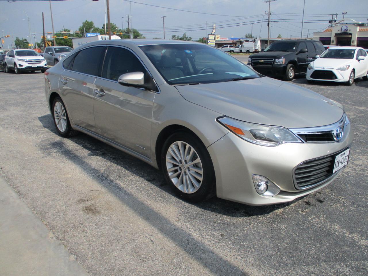 Toyota Avalon Hybrid 4dr Sdn XLE Premium (Natl) 2013