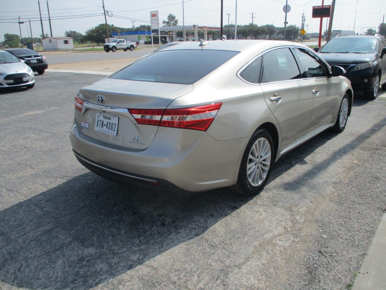 Toyota Avalon Hybrid 4dr Sdn XLE Premium (Natl) 2013