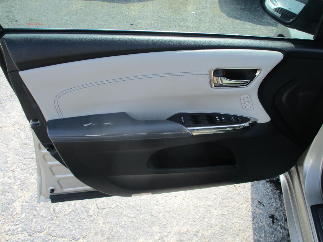 Toyota Avalon Hybrid 4dr Sdn XLE Premium (Natl) 2013